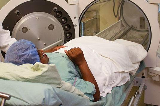 person going into Hyperbaric Oxygen Therapy